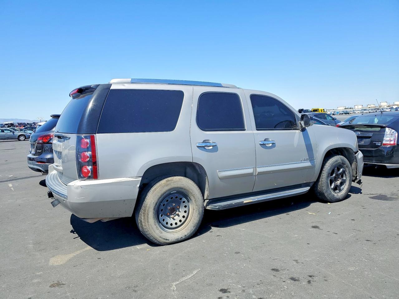 2007 GMC Yukon Denali - Фото 3