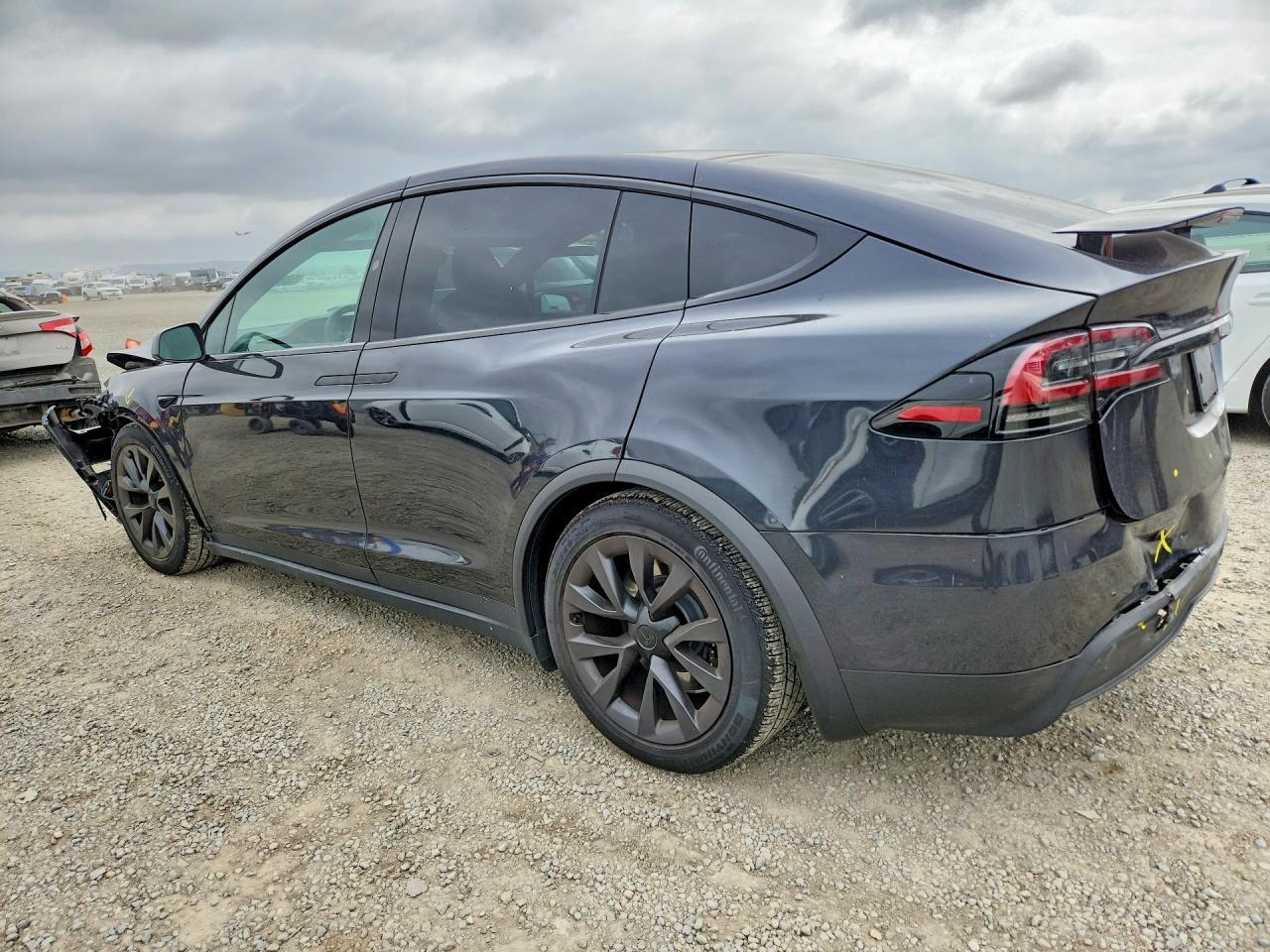 2025 Tesla Model X - Фото 2