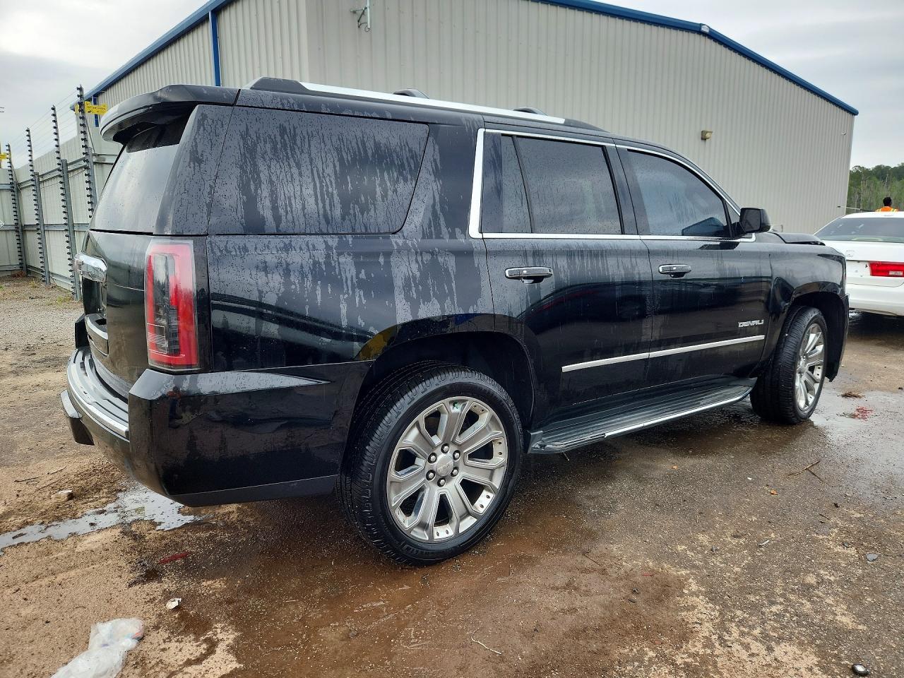 2015 GMC Yukon Denali - Image 3