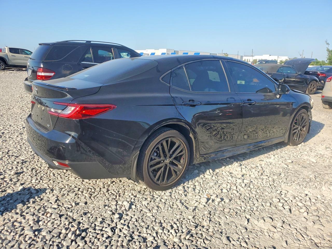 2025 Toyota Camry Se - Фото 3