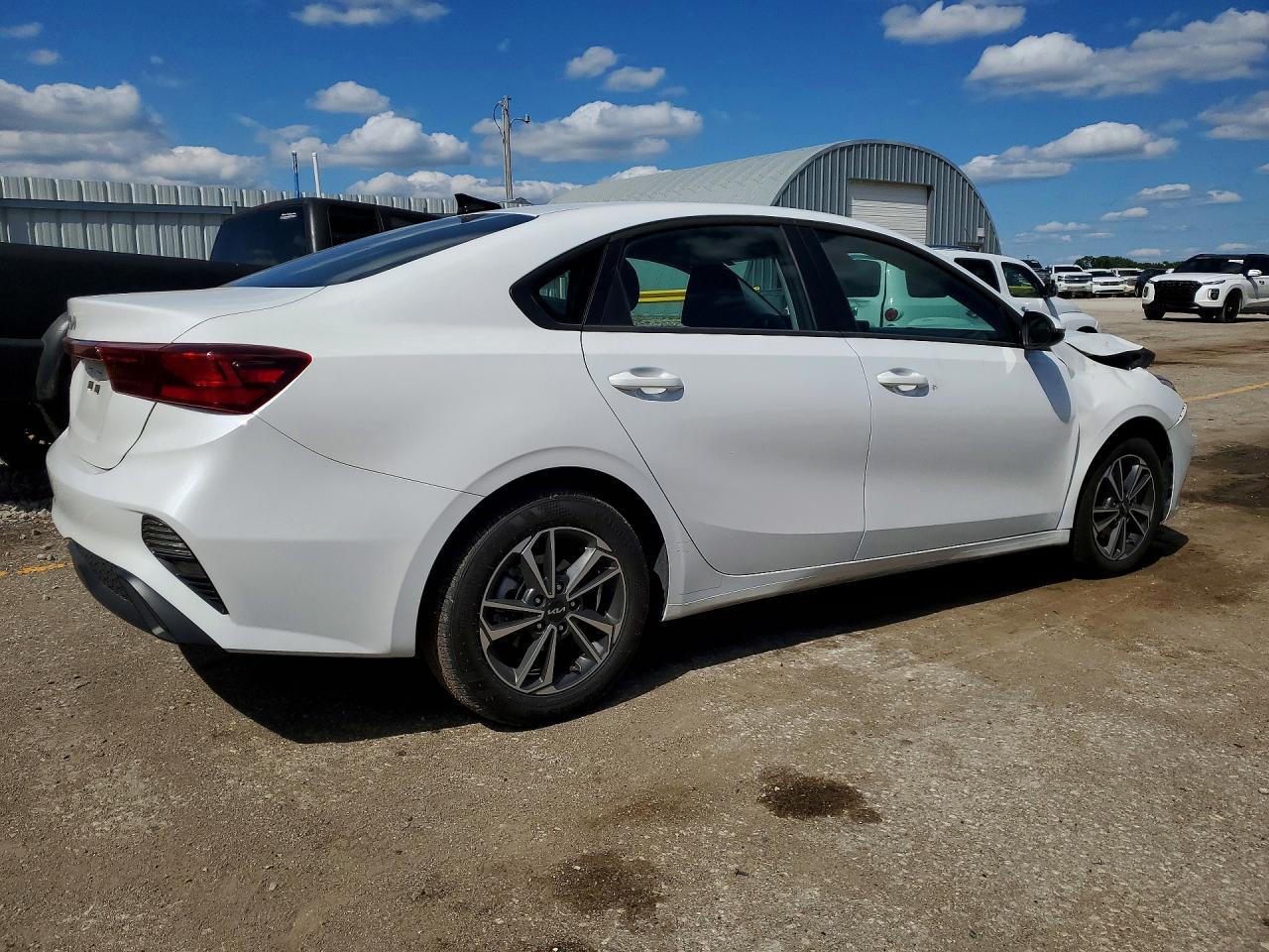 2024 Kia Forte Lxs - Image 3