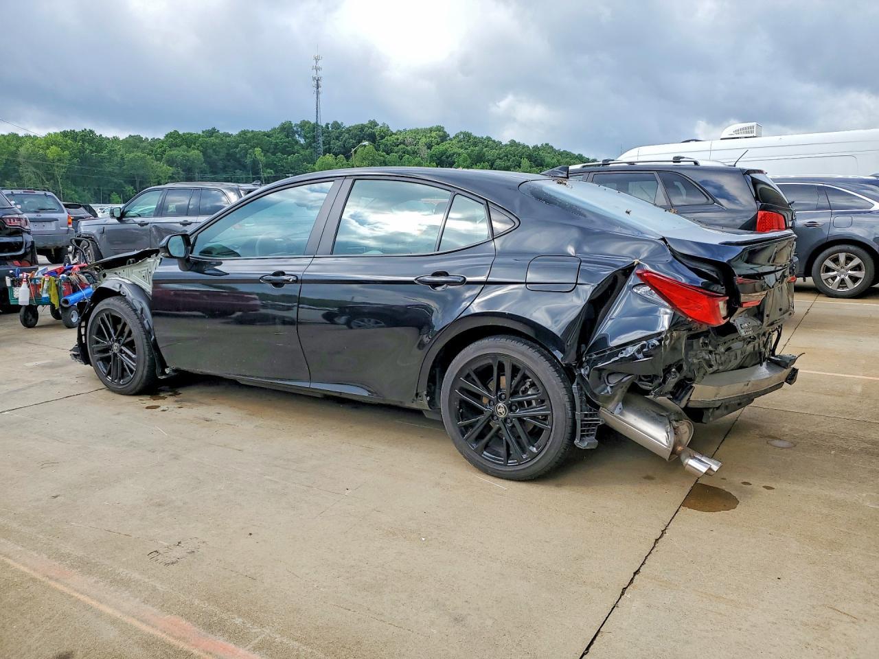 2025 Toyota Camry Se - Фото 2