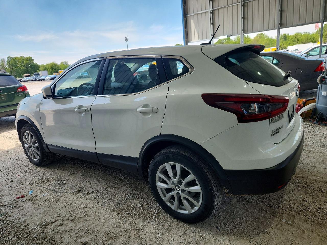 2021 Nissan Rogue Sport S - Фото 2
