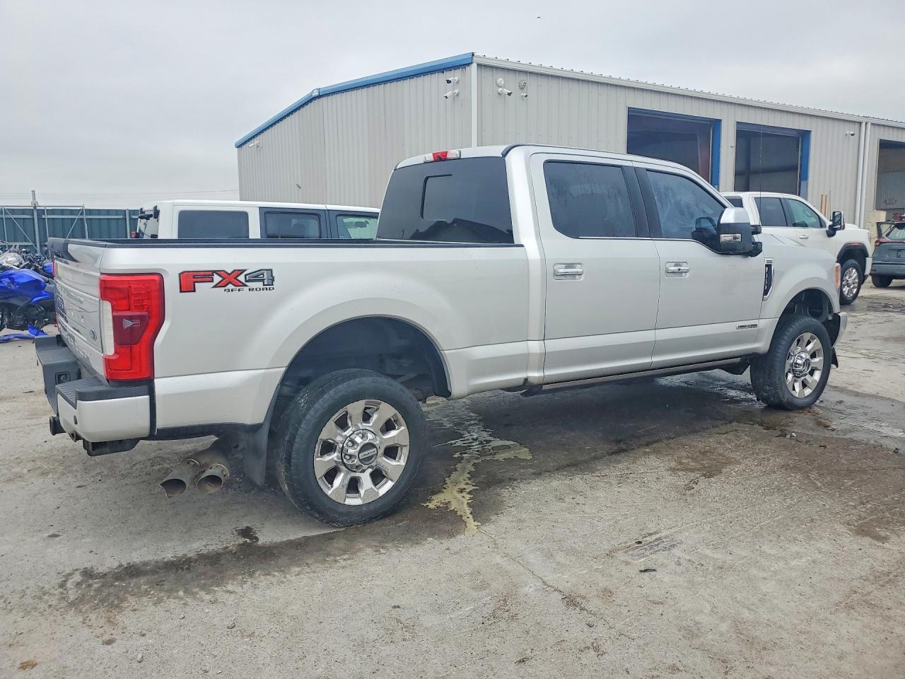 2017 Ford F350 Super Duty - Image 3
