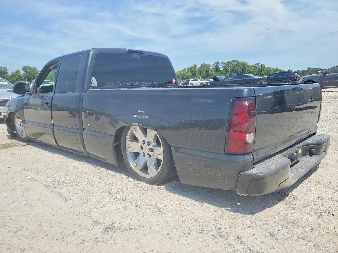 2004 Chevrolet Silverado C1500 - Image 2