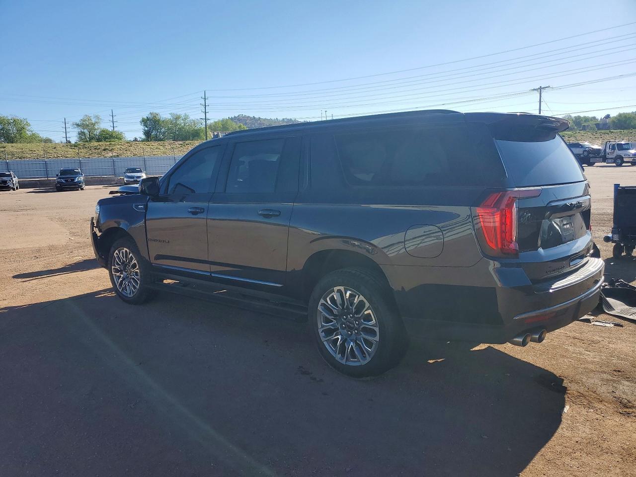 2023 GMC Yukon Xl Denali Ultimate - Фото 2