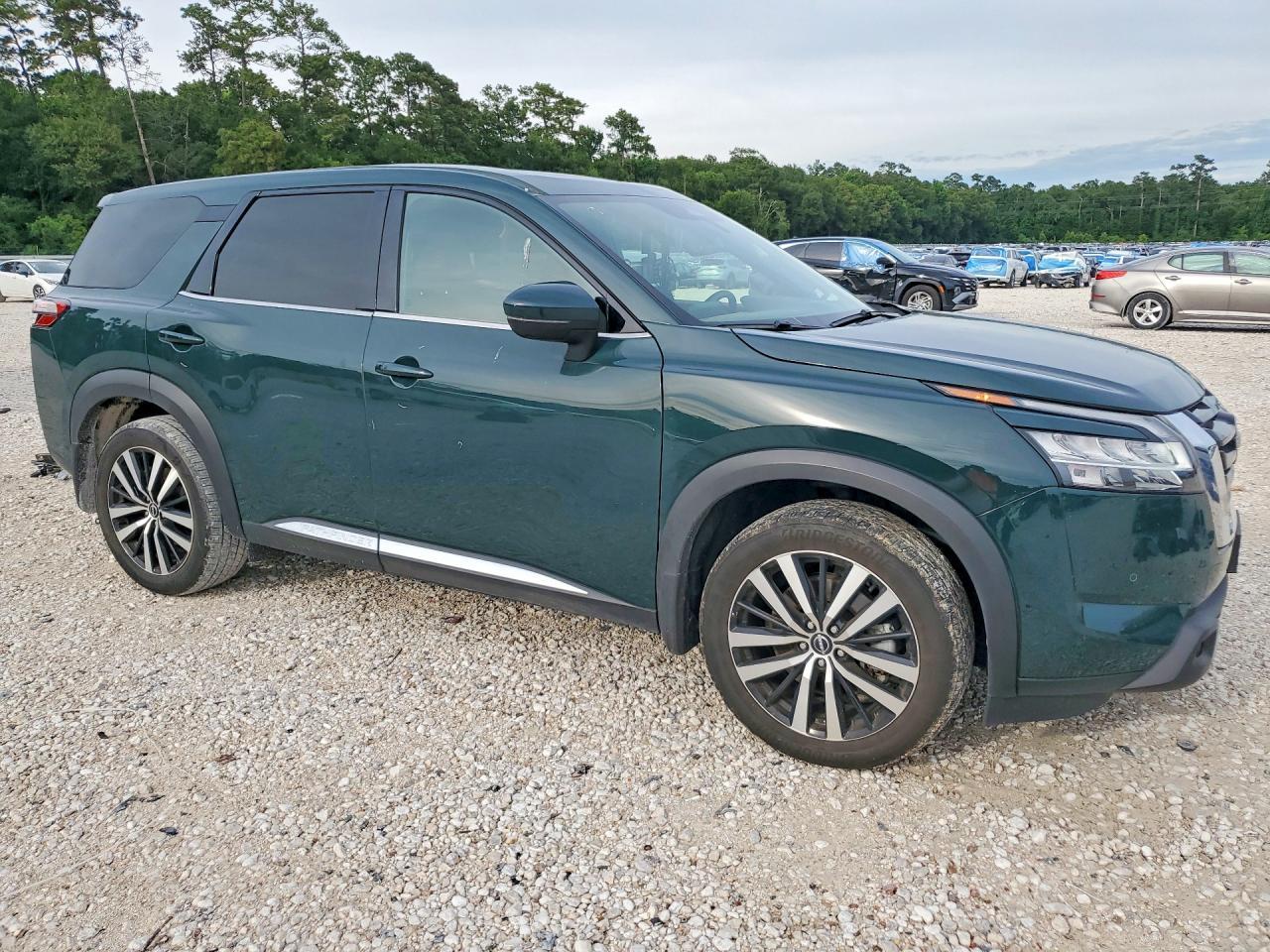 2024 Nissan Pathfinder Platinum - Image 4