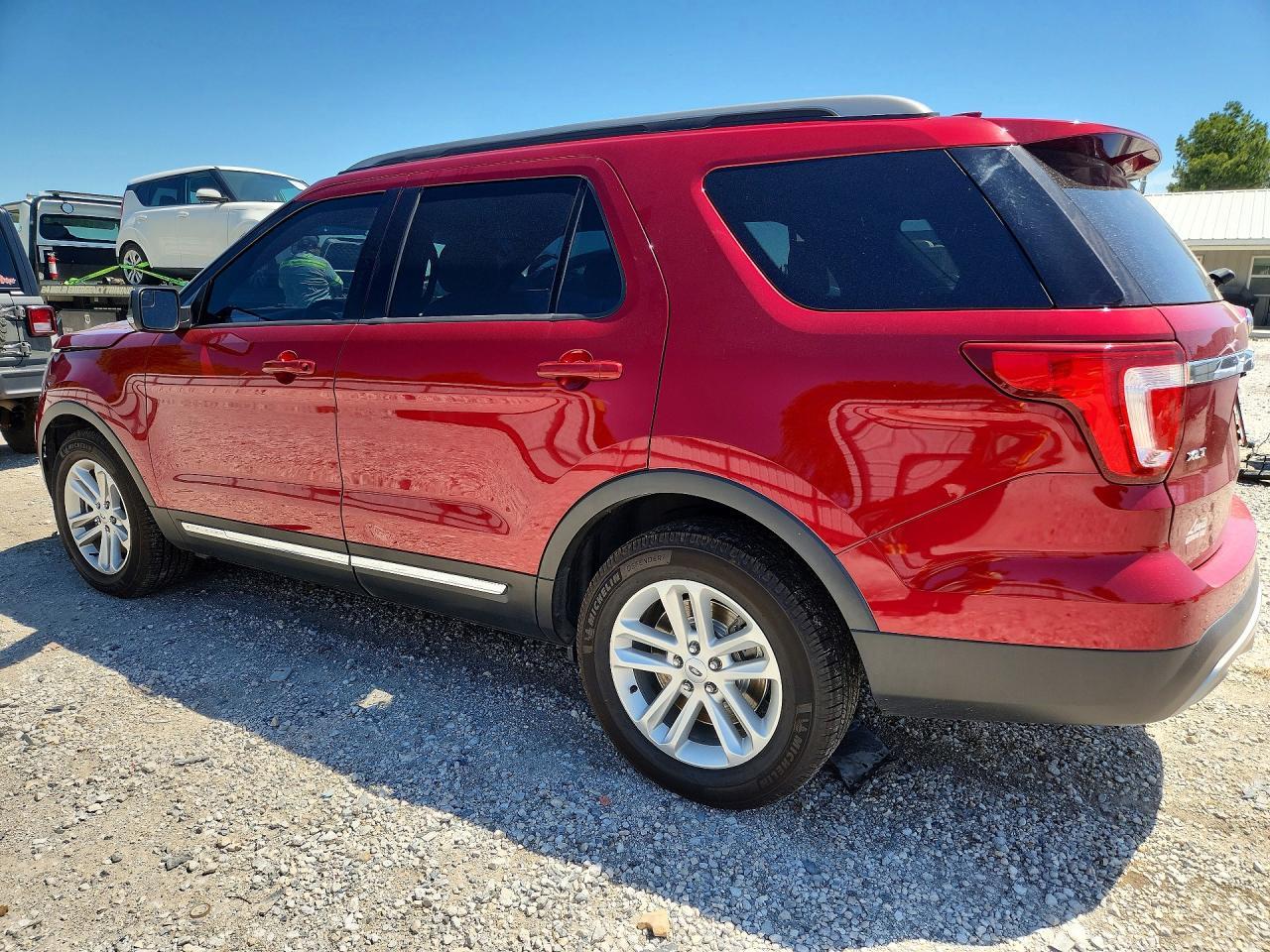 2016 Ford Explorer Xlt - Image 2