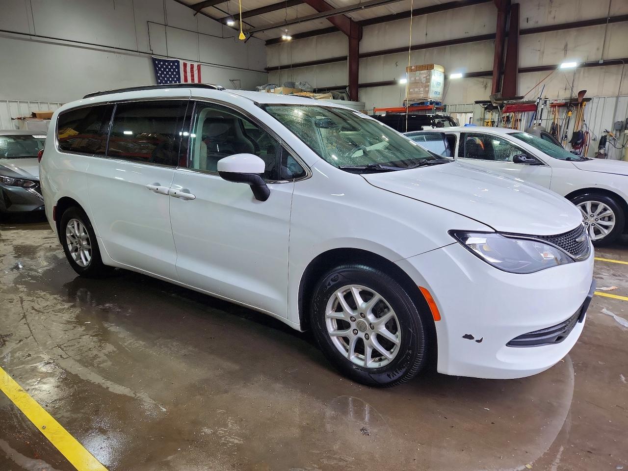 2020 Chrysler Voyager Lxi - Фото 4