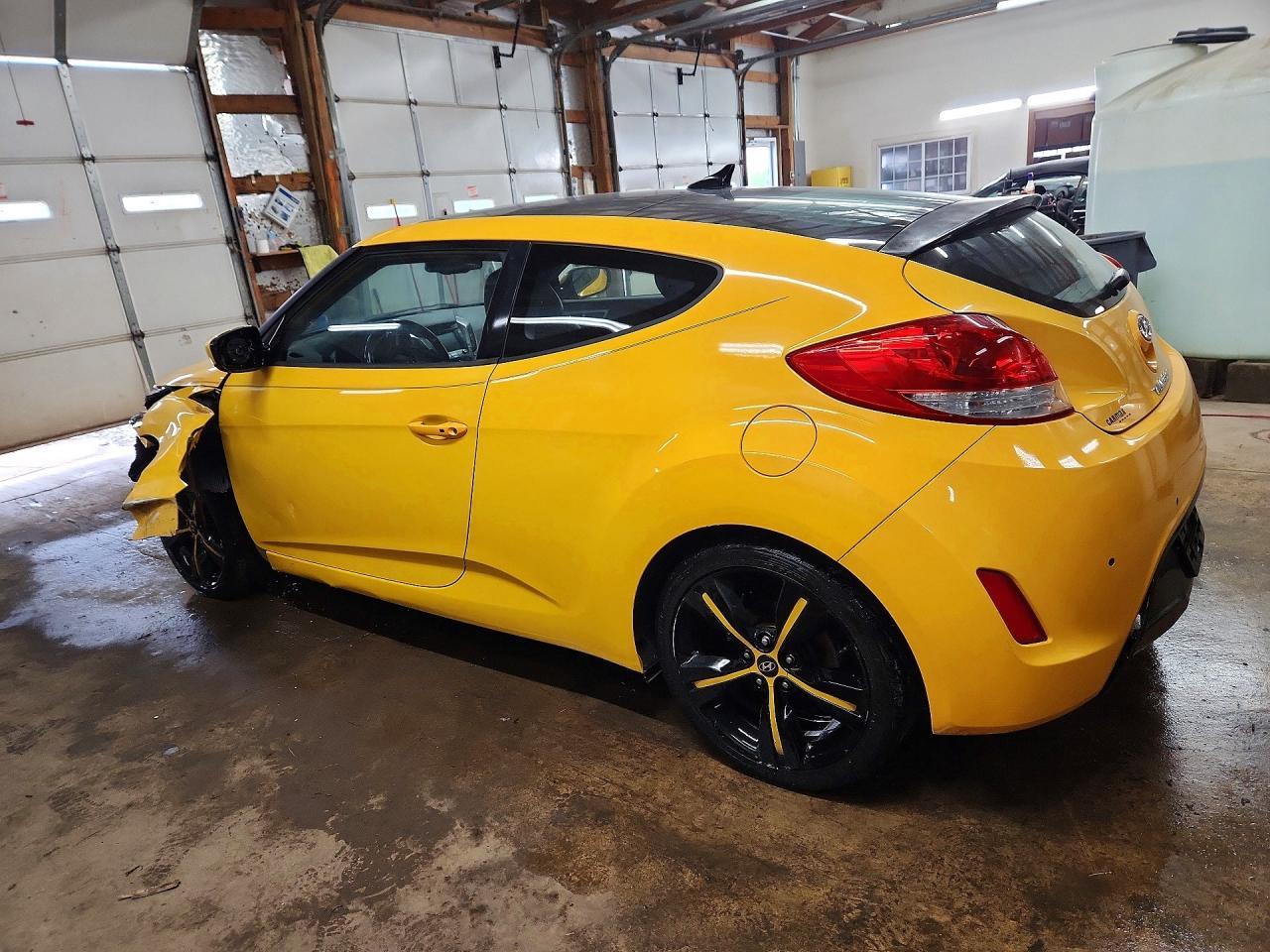 2014 Hyundai Veloster Base - Фото 2