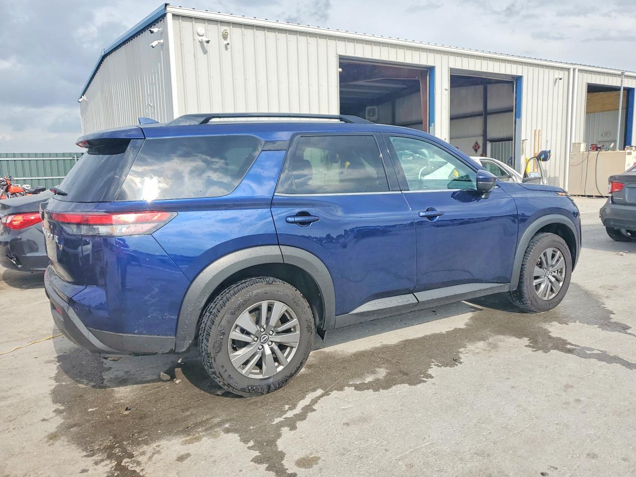 2025 Nissan Pathfinder Sv - Image 3
