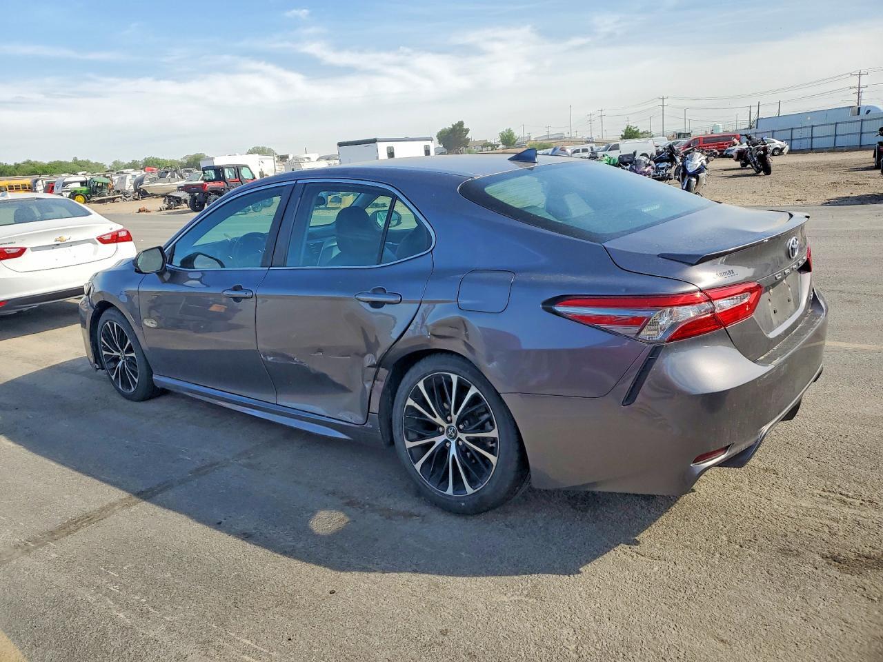 2019 Toyota Camry Se - Фото 2