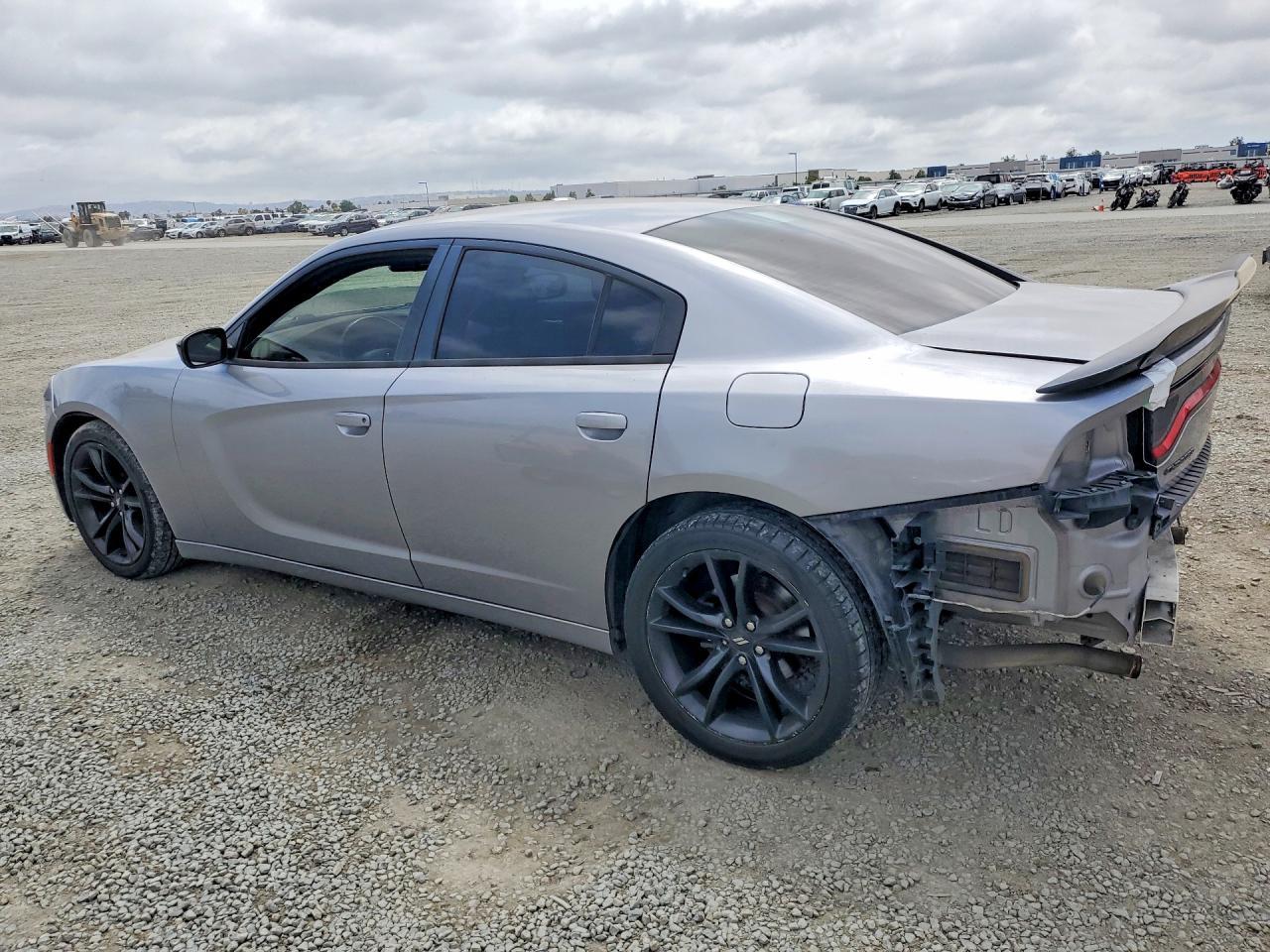 2017 Dodge Charger Se - Image 2