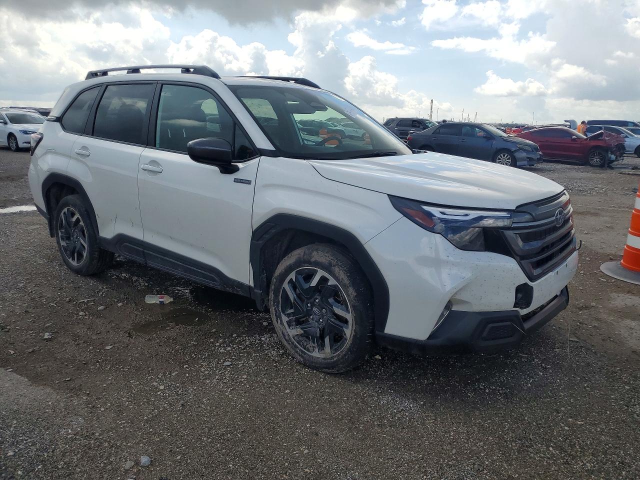 2025 Subaru Forester Premium - Фото 4