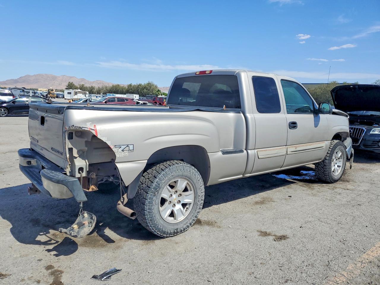 2004 Chevrolet Silverado K1500 - Фото 3