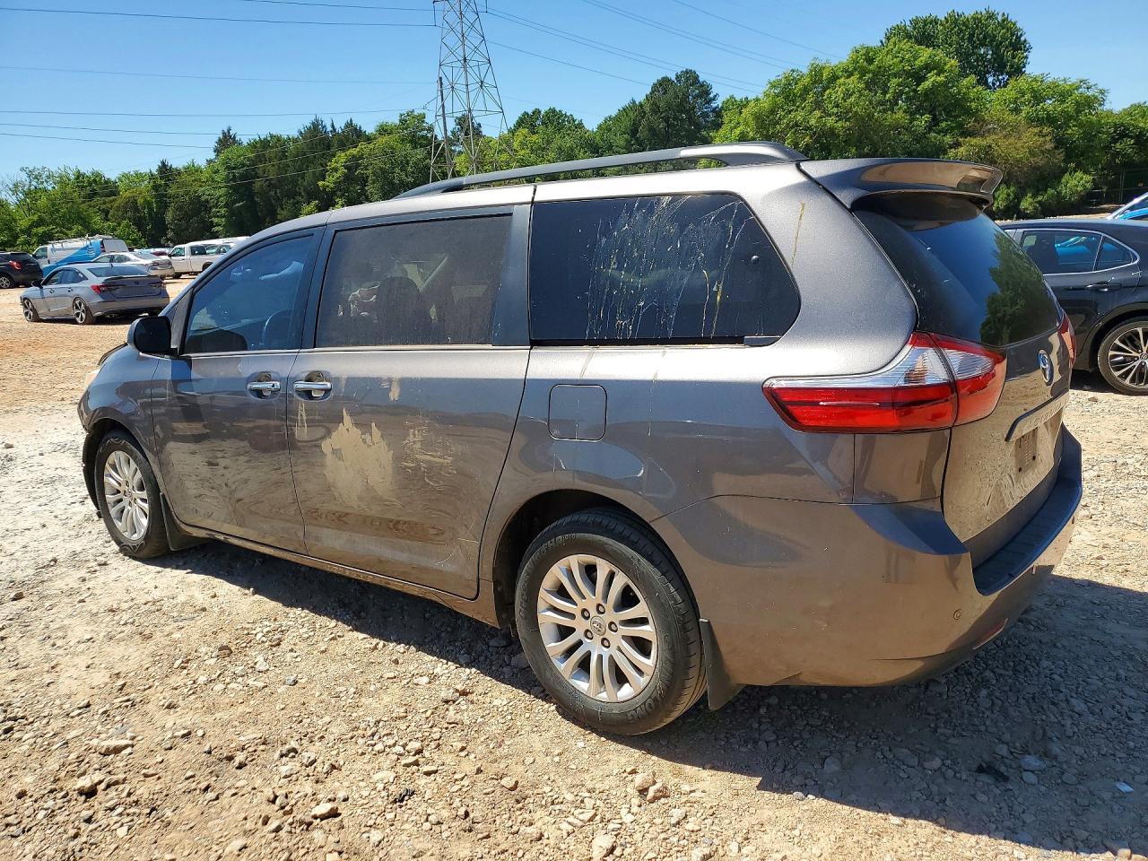 2017 Toyota Sienna Xle Premium 8-Passenger - Image 2