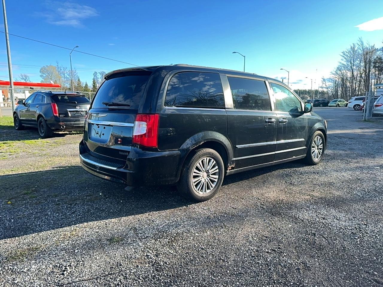2014 Chrysler Town & Country Touring L - Фото 4