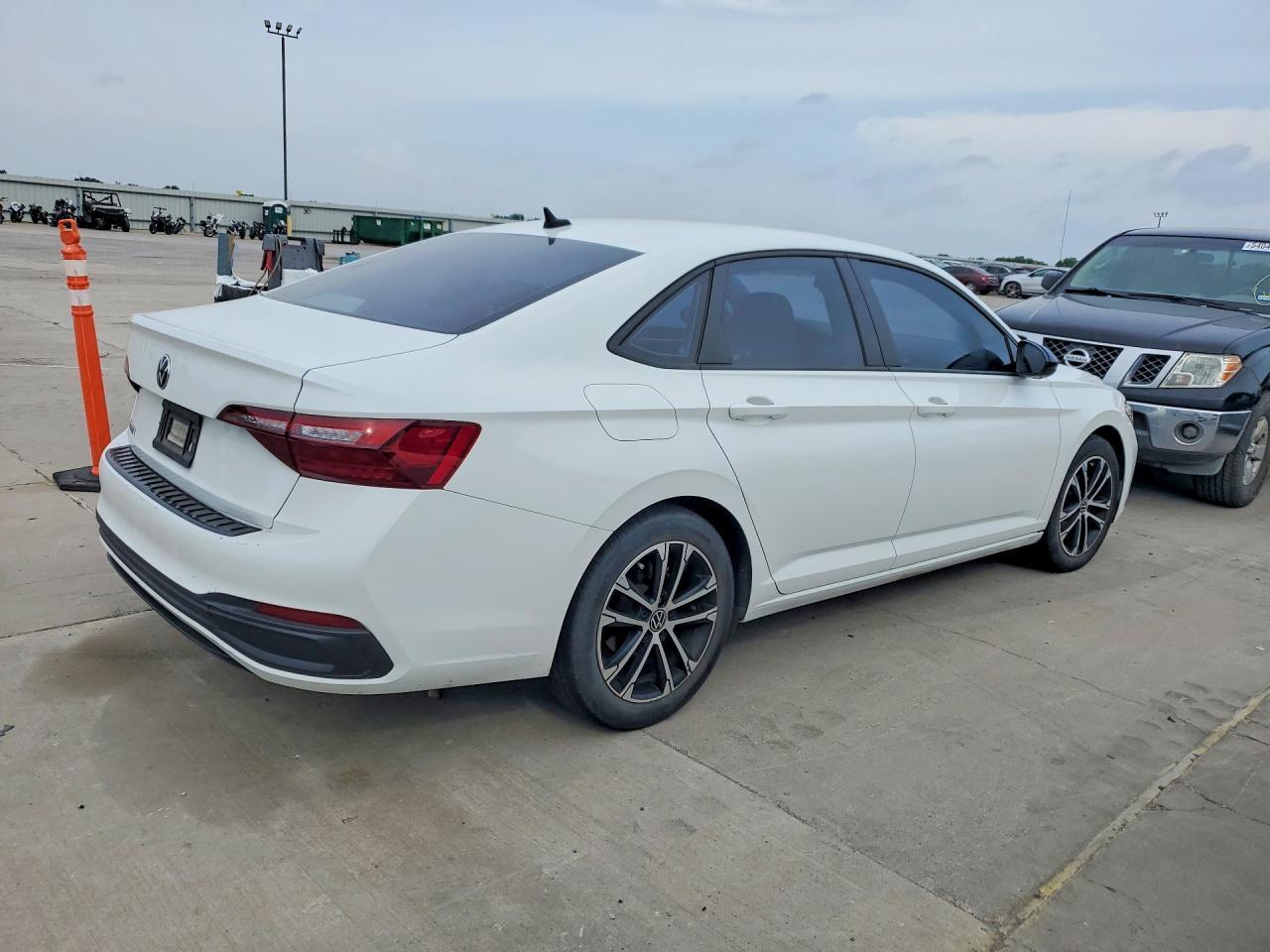 2022 Volkswagen Jetta Sport - Фото 3