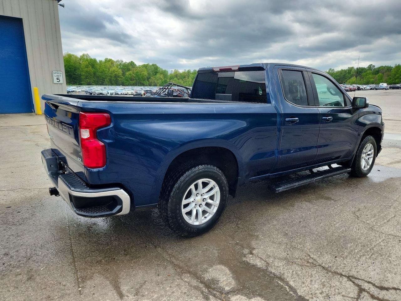 2020 Chevrolet Silverado K1500 Lt - Фото 3