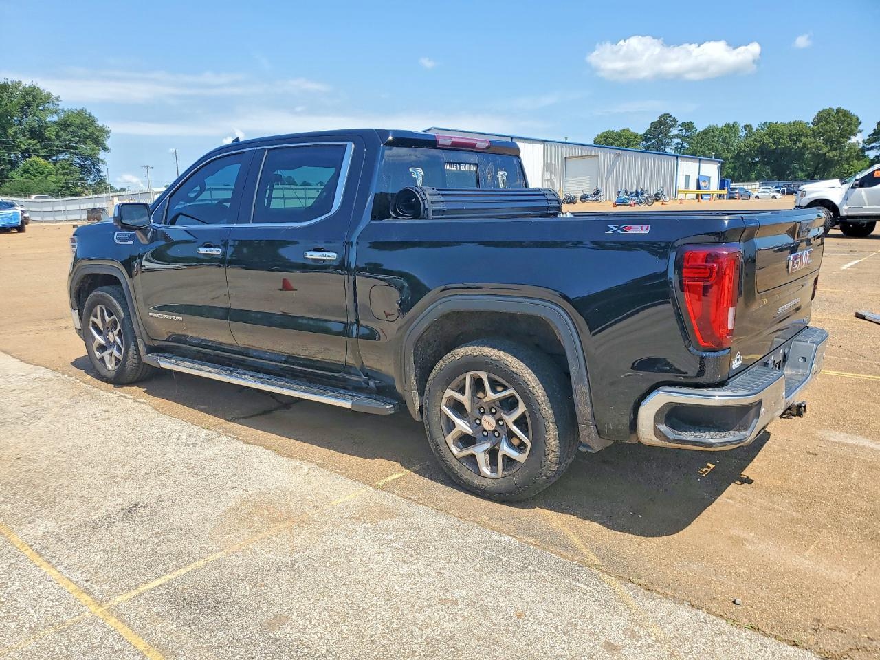 2022 GMC Sierra K1500 Slt - Image 2