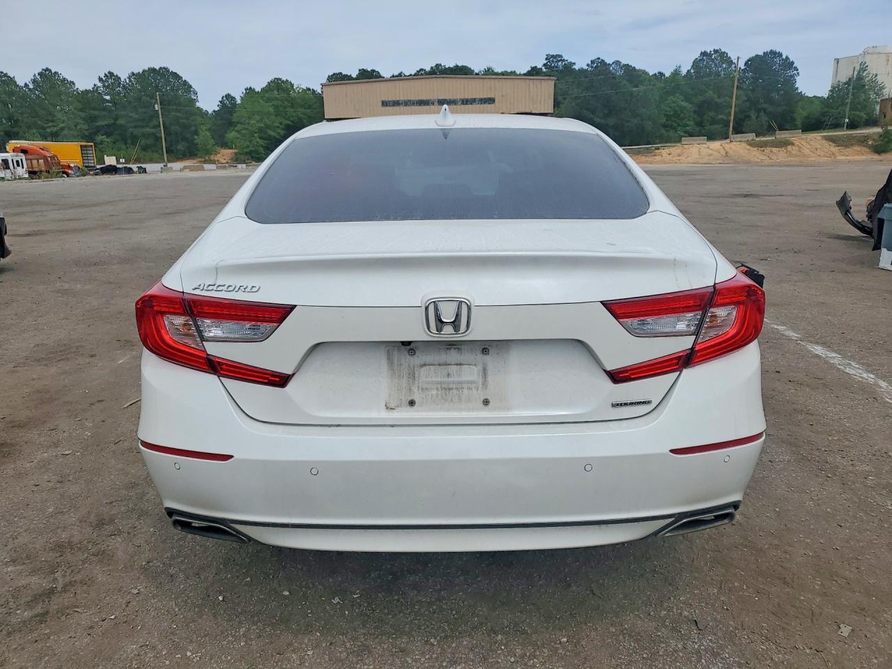 2018 Honda Accord Touring - Image 6