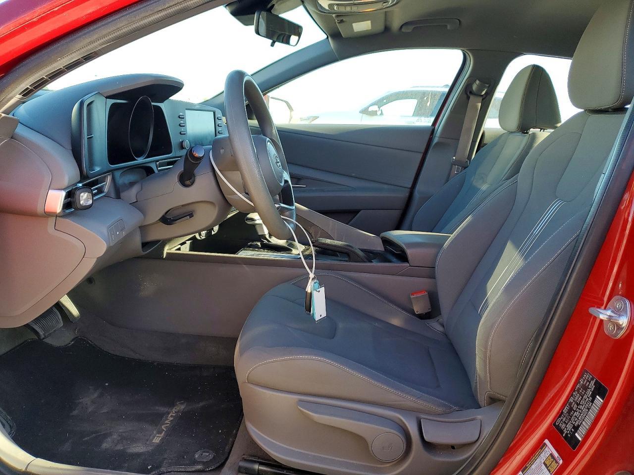 2022 Hyundai Elantra - Image 7