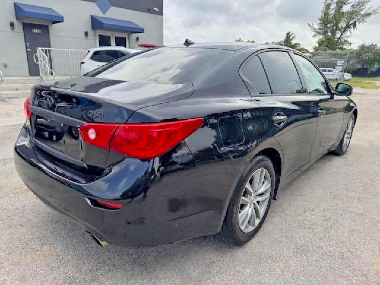 2017 Infiniti Q50 3.0T Premium - Фото 3