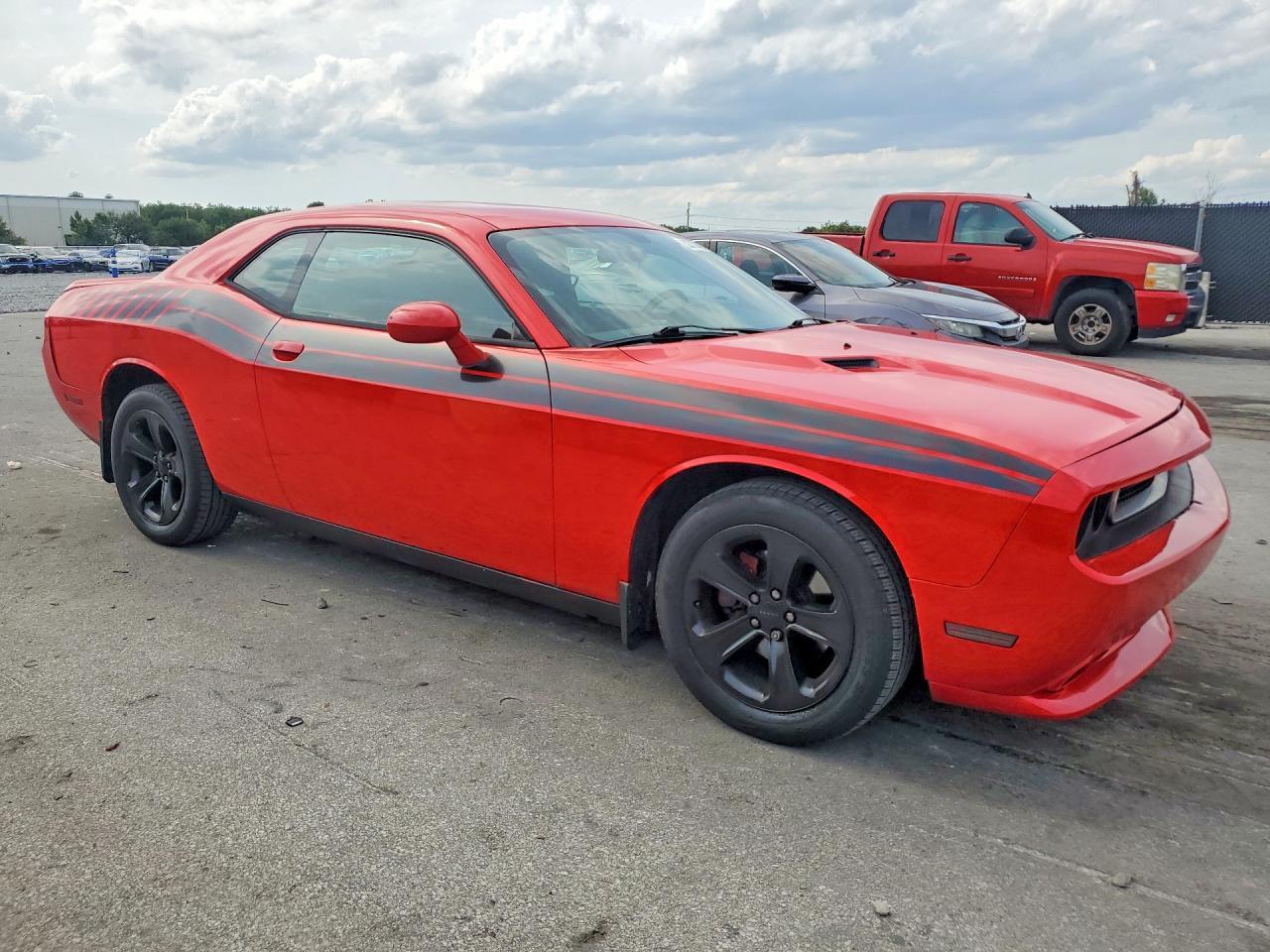 2014 Dodge Challenger Sxt - Image 4