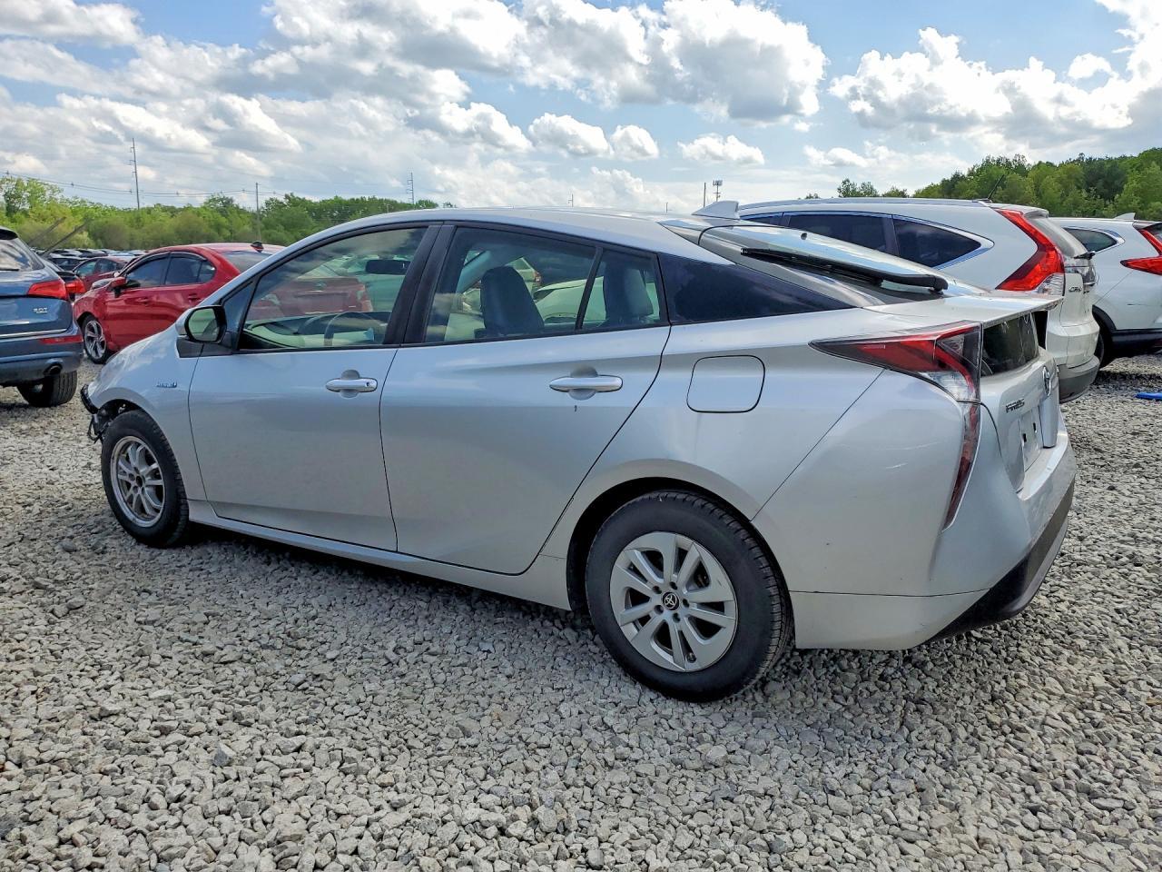2016 Toyota Prius Two - Фото 2
