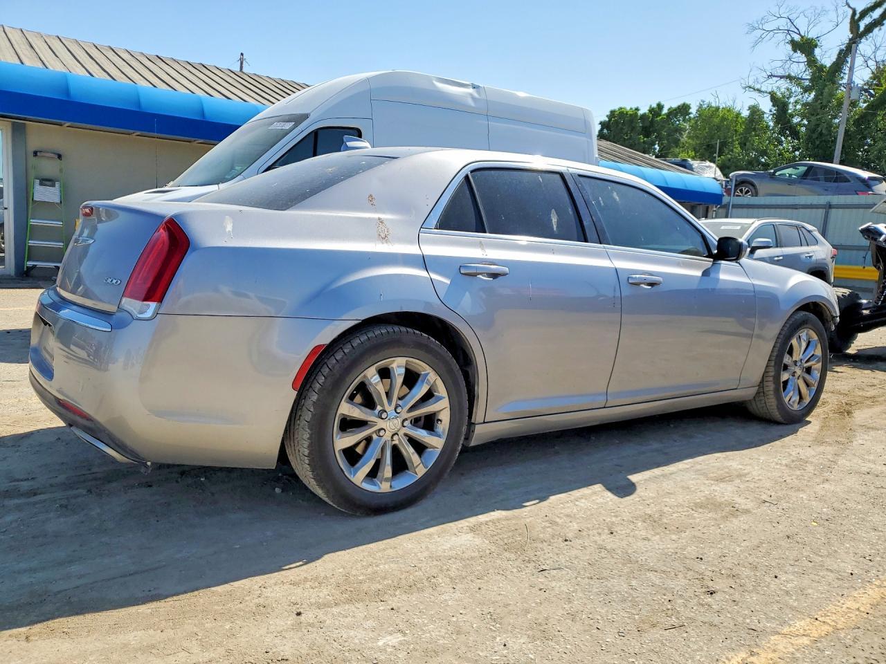 2015 Chrysler 300 Limited - Фото 3