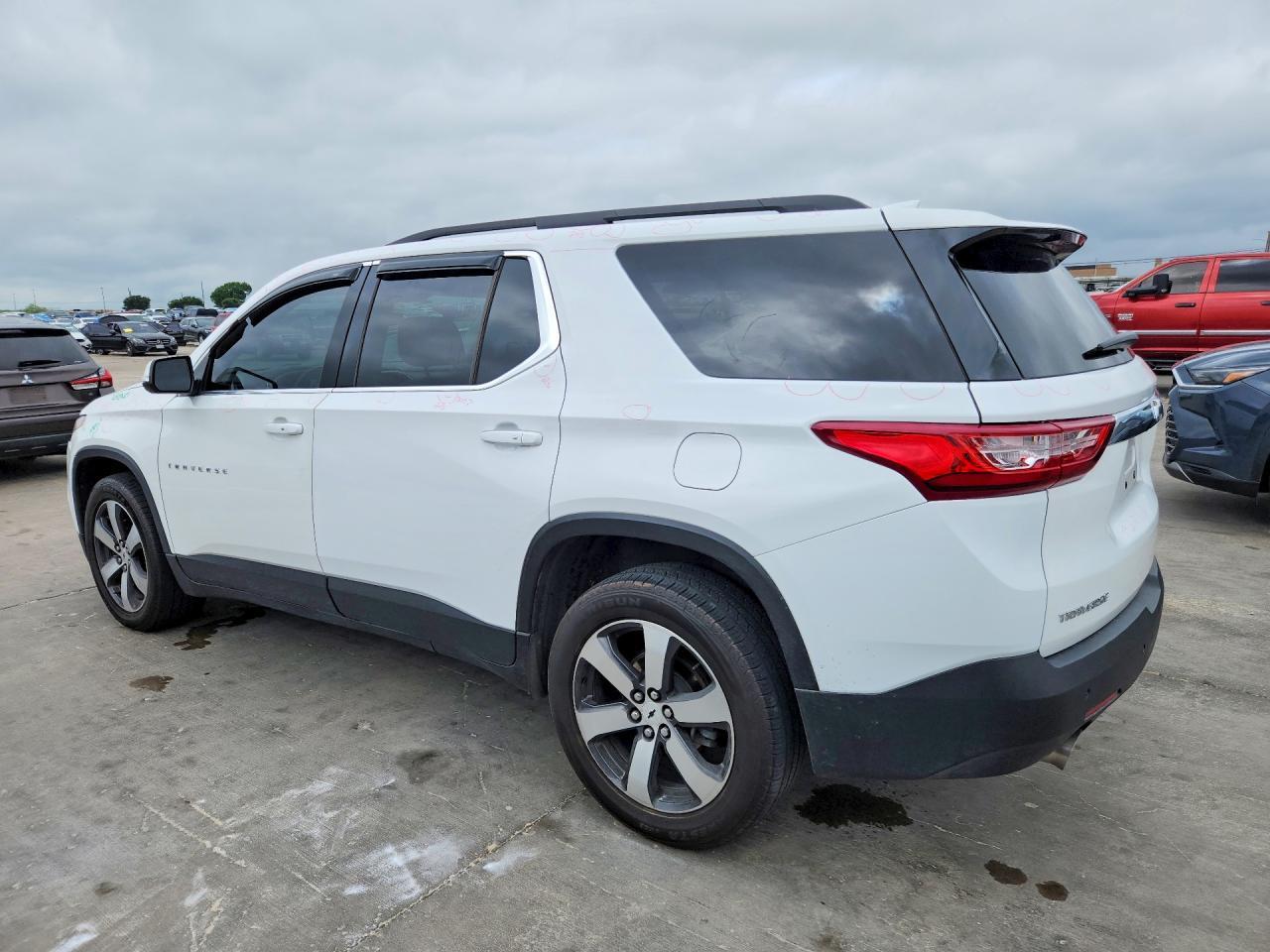 2021 Chevrolet Traverse Lt - Фото 2