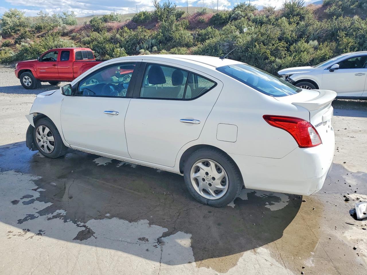 2018 Nissan Versa Sv - Image 2