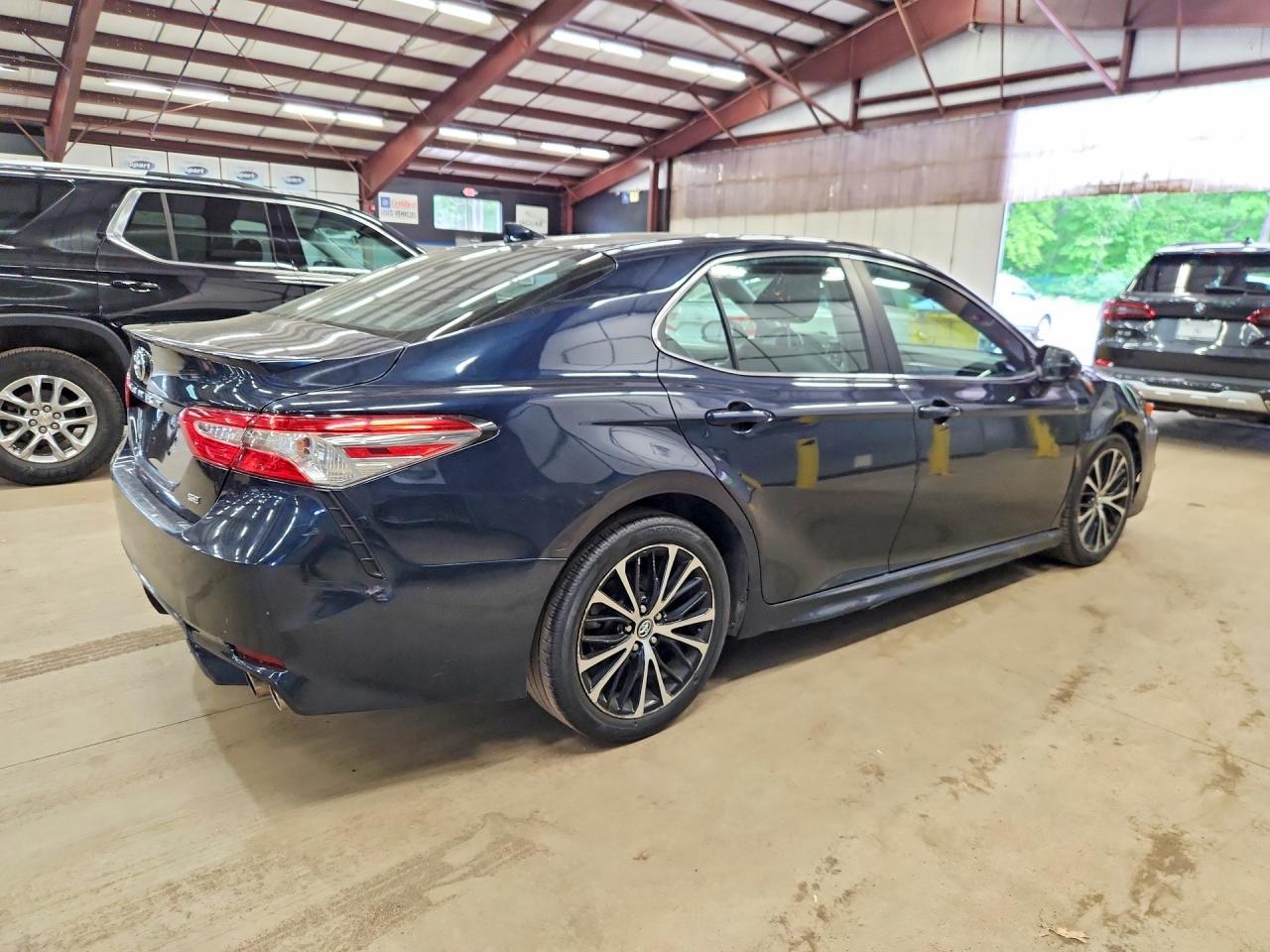 2020 Toyota Camry Se - Image 3