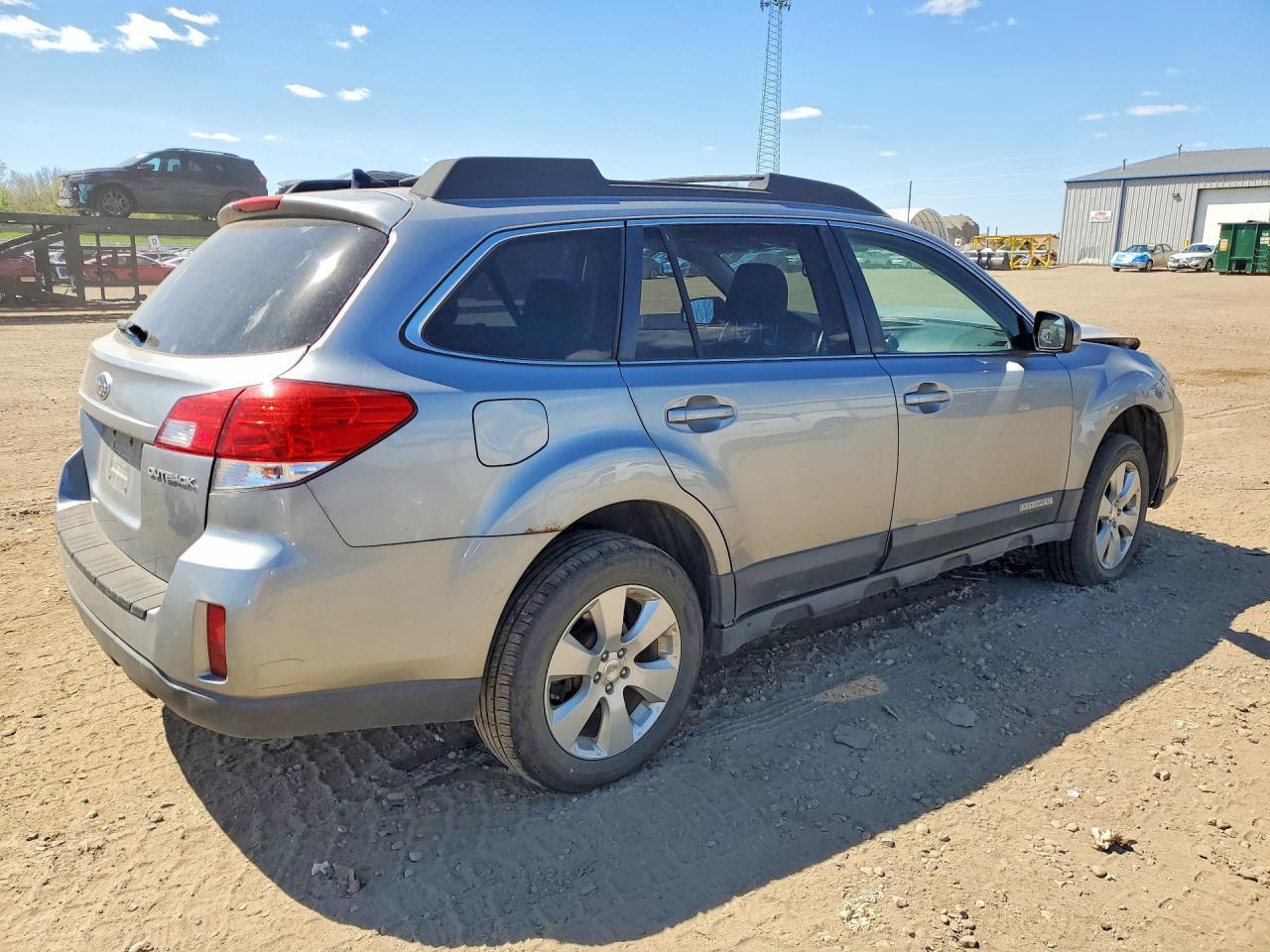 2011 Subaru Outback 2.5I Limited - Image 3