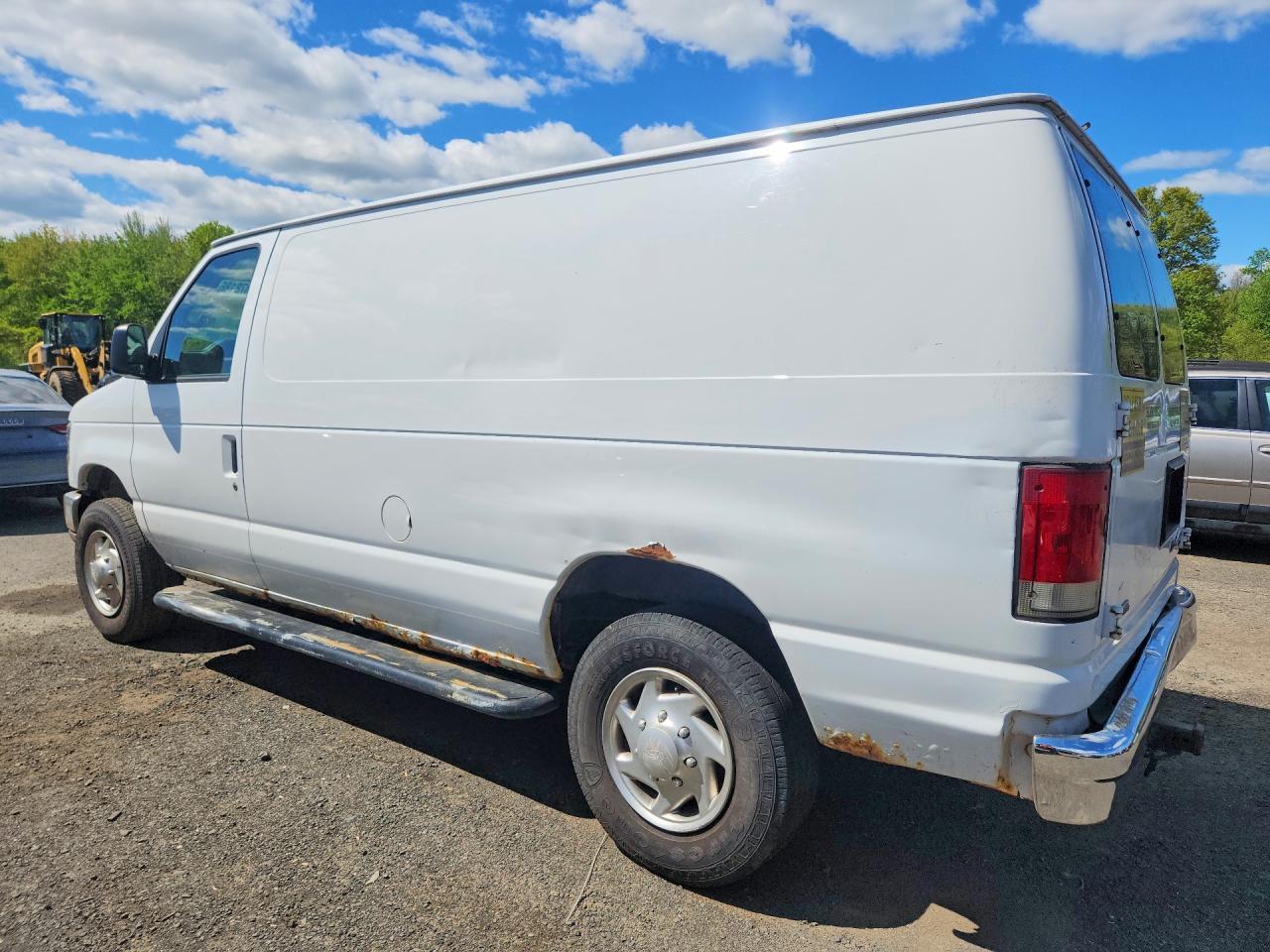 2013 Ford Econoline E250 Van - Фото 2