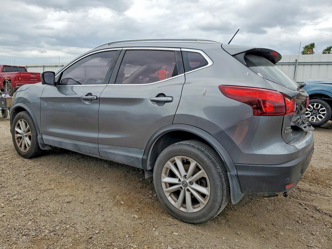 2019 Nissan Rogue Sport Sv - Image 2