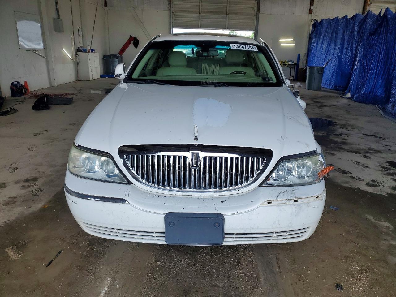 2006 Lincoln Town Car Signature Limited - Image 5