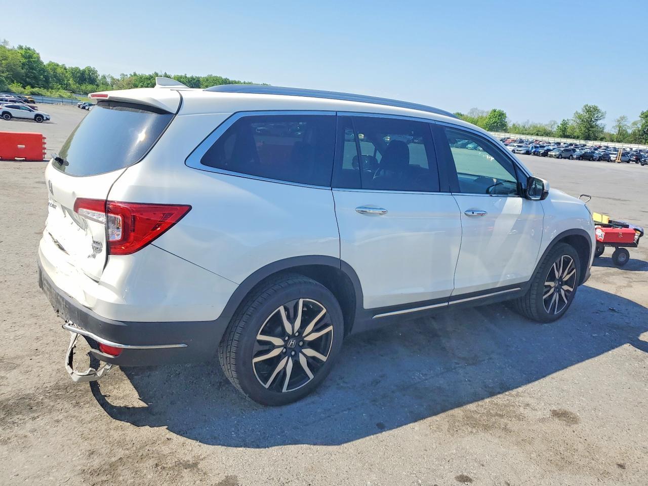 2021 Honda Pilot Touring - Image 3