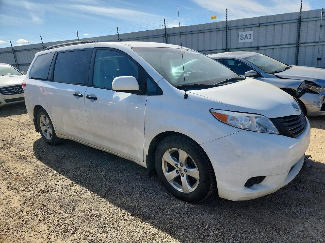 2013 Toyota Sienna L 7-Passenger - Фото 4