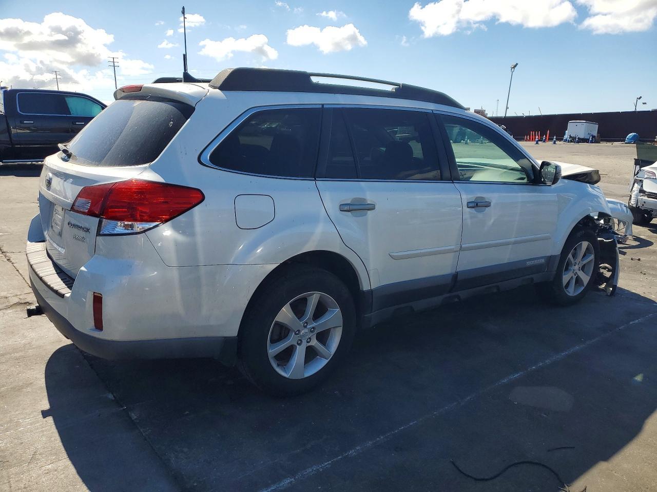 2013 Subaru Outback 2.5I Limited - Image 3