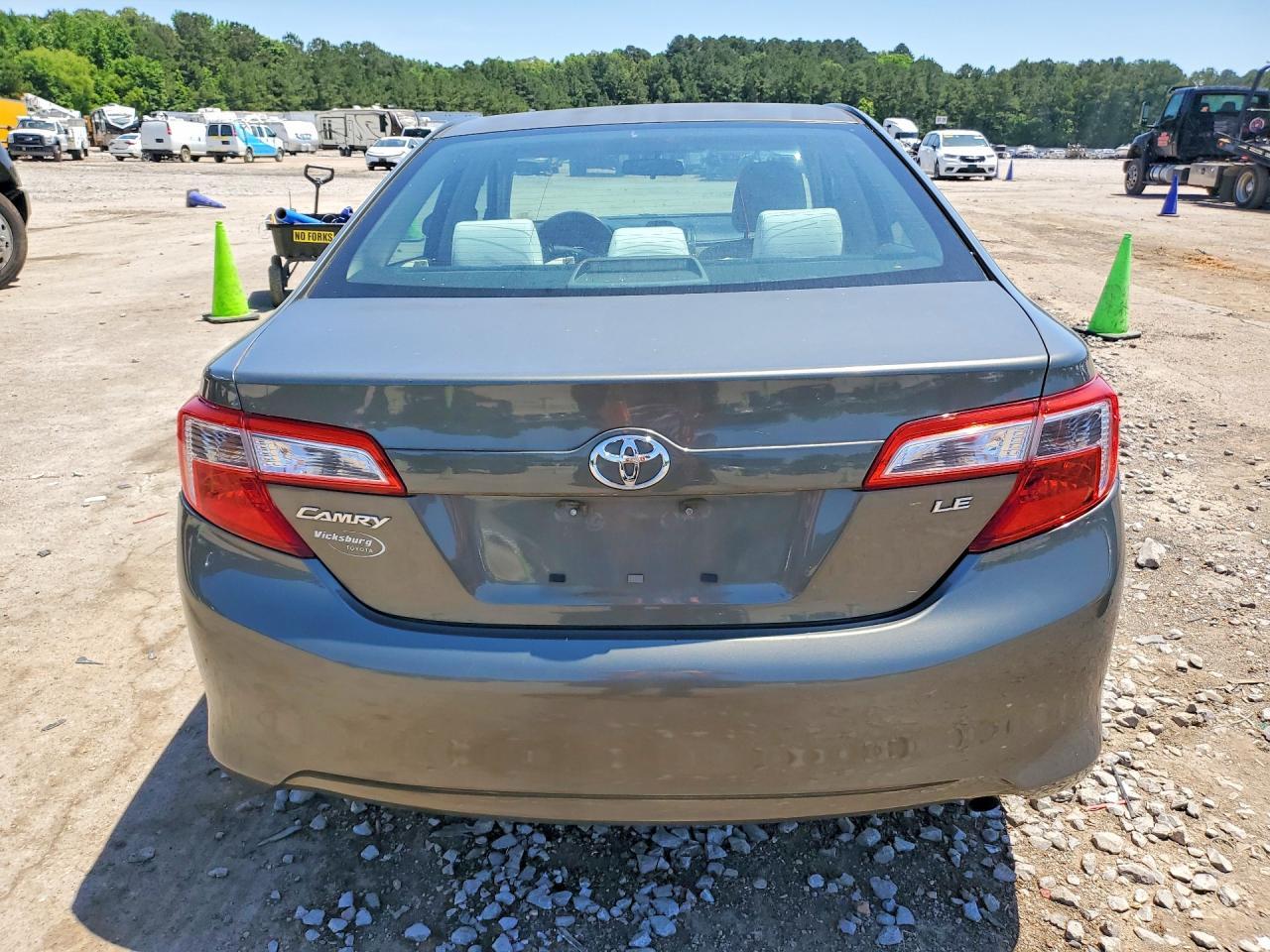 2013 Toyota Camry Le - Фото 6