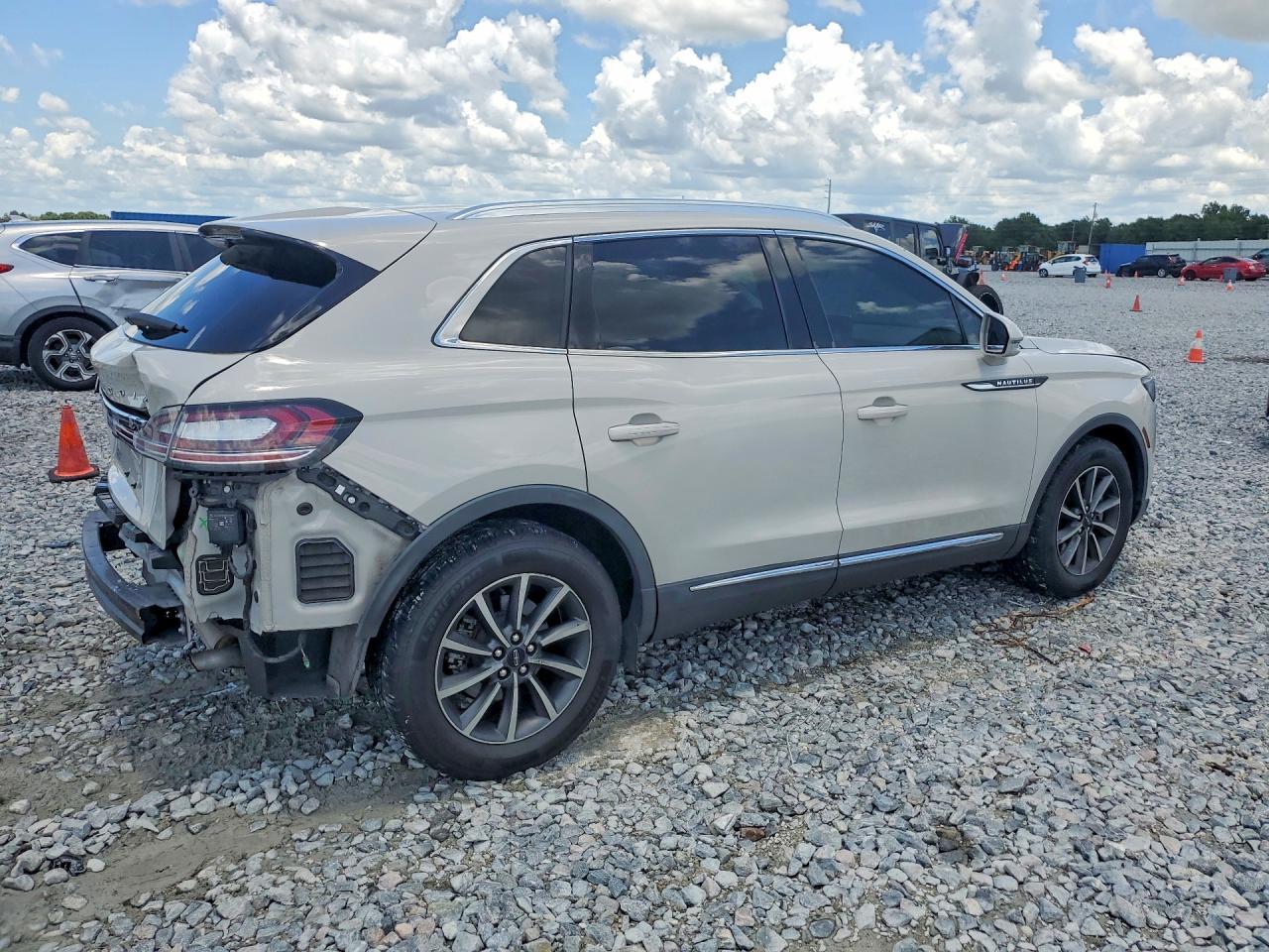 2021 Lincoln Nautilus - Image 3
