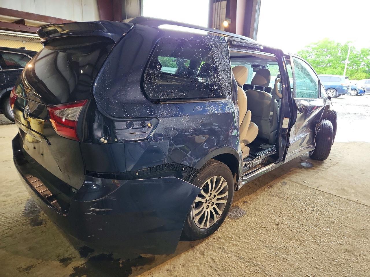 2018 Toyota Sienna Xle 8-Passenger - Фото 3