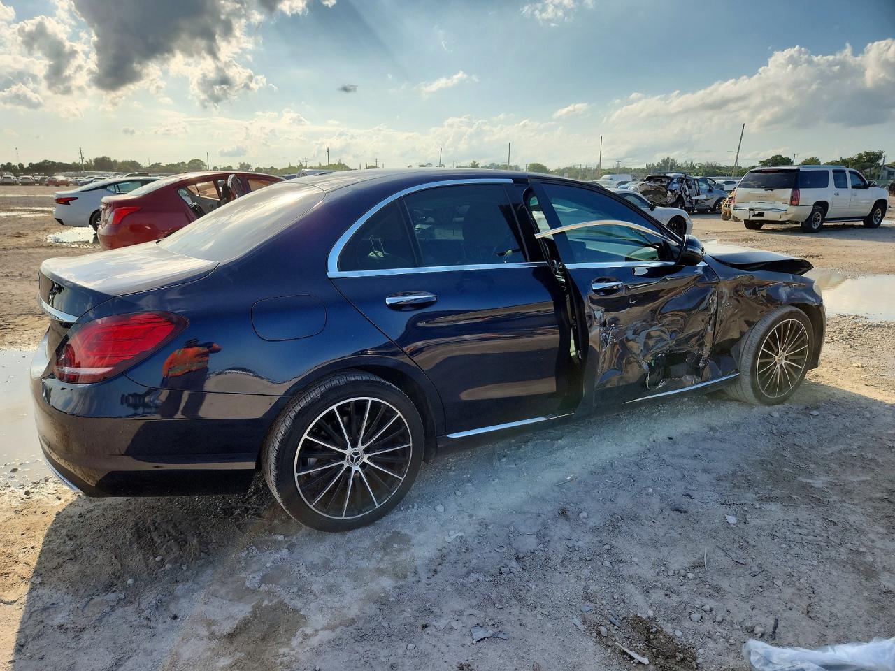 2021 Mercedes-Benz C 300 - Фото 3