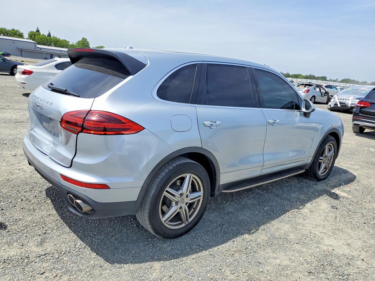 2015 Porsche Cayenne S - Image 3