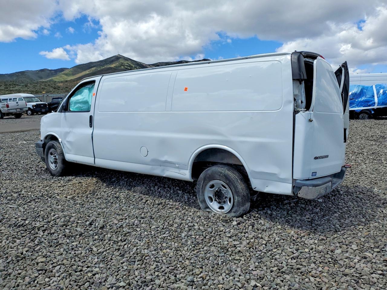 2018 Chevrolet Express G2500 - Фото 2
