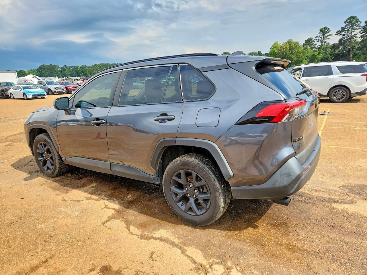 2021 Toyota Rav4 Le - Фото 2