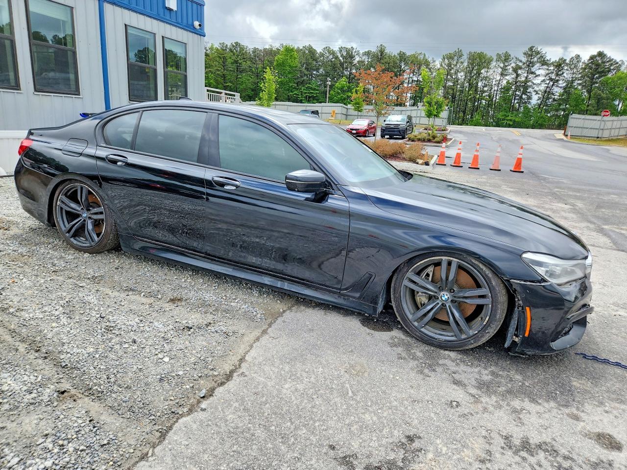 2018 BMW 750 Xi - Image 4