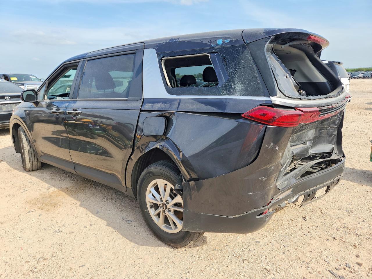 2023 Kia Carnival Lx - Фото 2