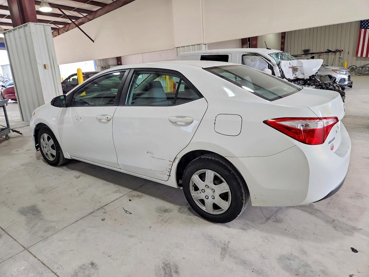 2015 Toyota Corolla L - Фото 2